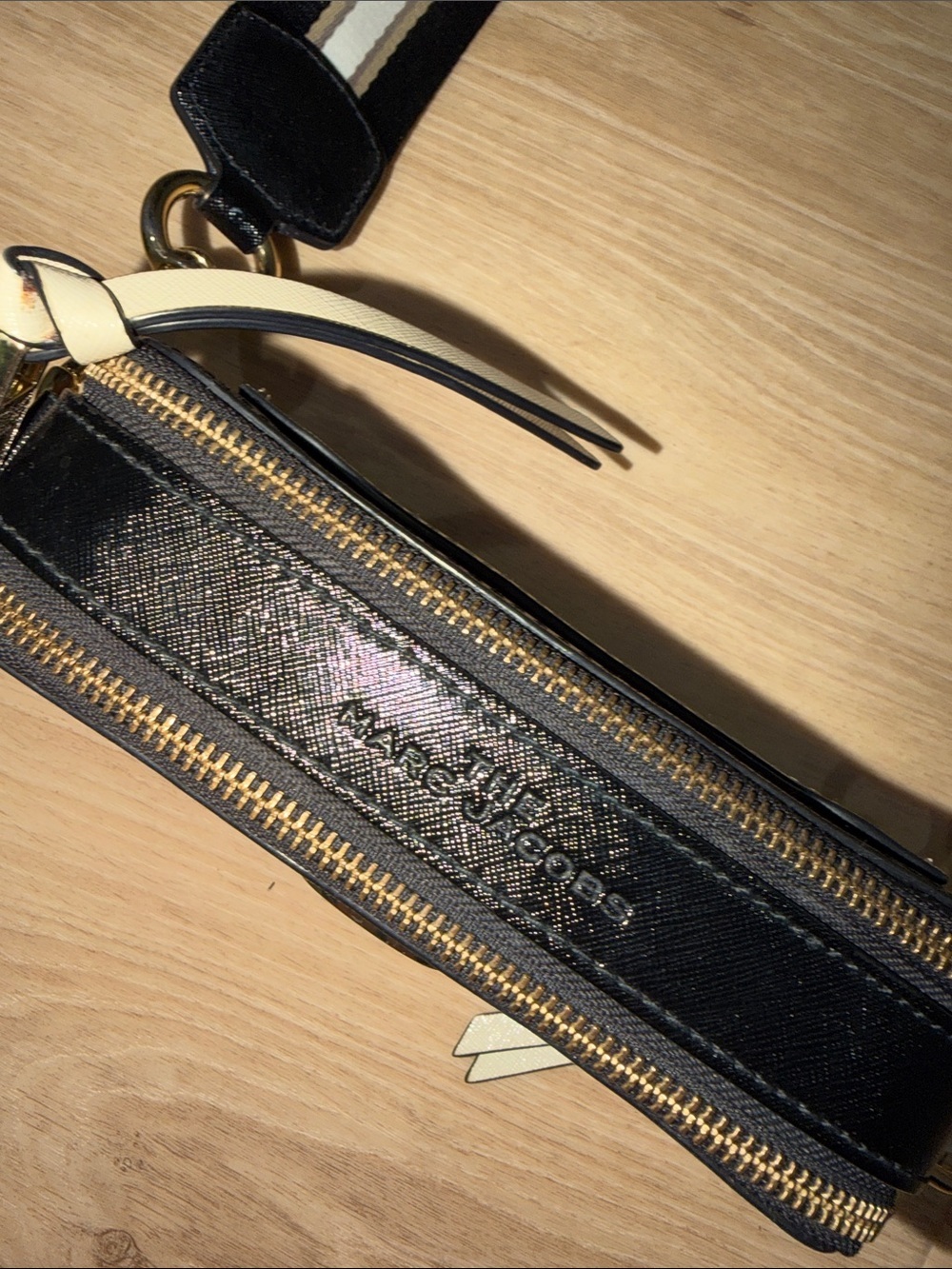 Marc Jacobs Snapshot bag features cream-colored Saffiano leather and gold-tone - Picture 7 of 8